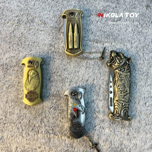 NikolaToy™ Folding Knife Lighter features a refillable torch flame and fold-out blade. Compact, bold, and built for everyday use. Shop now at Bubatz Europa!