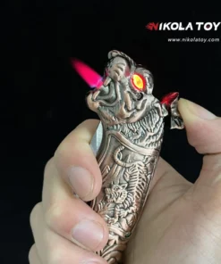 NikolaToy™ Folding Knife Lighter features a refillable torch flame and fold-out blade. Compact, bold, and built for everyday use. Shop now at Bubatz Europa!