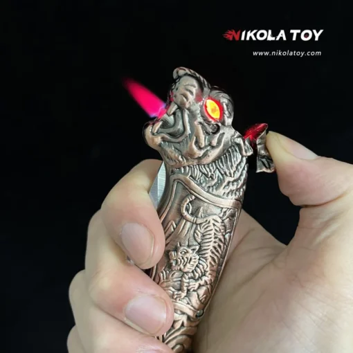 NikolaToy™ Folding Knife Lighter features a refillable torch flame and fold-out blade. Compact, bold, and built for everyday use. Shop now at Bubatz Europa!